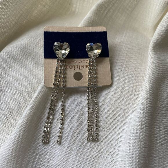 Super sparkly heart and dangle rhinestone earrings. Perfect for going out - Picture 5 of 5